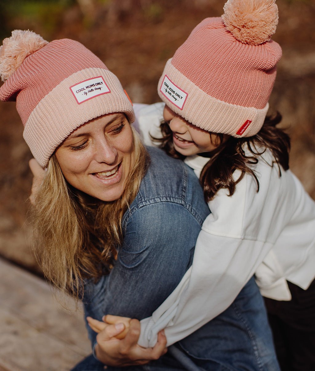 Berretto Genitori e Bambini Color Block Blush, con pompon, fodera in pile, cotone biologico, matchy-matchy, dai 9 mesi, Cool Kids Only !