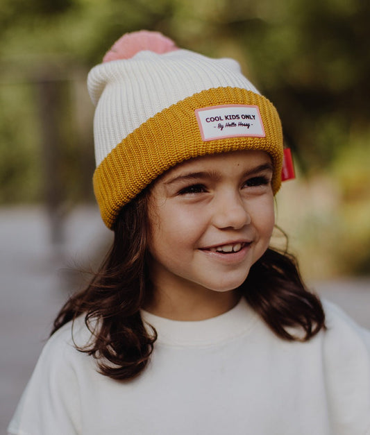 Cappello Bambini Color Block Cammello, con pompon, fodera in pile, cotone biologico, dai 9 mesi, Cool Kids Only!