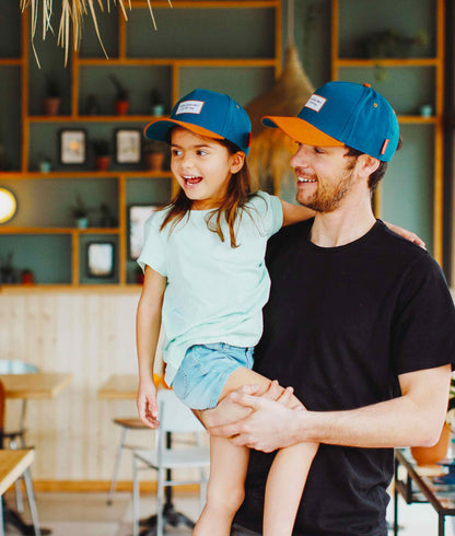 Cappellino genitori e bambini Mini Duck Blue, visiera curva, matchy-matchy, 100% cotone biologico, dai 9 mesi, Cool Kids Only !