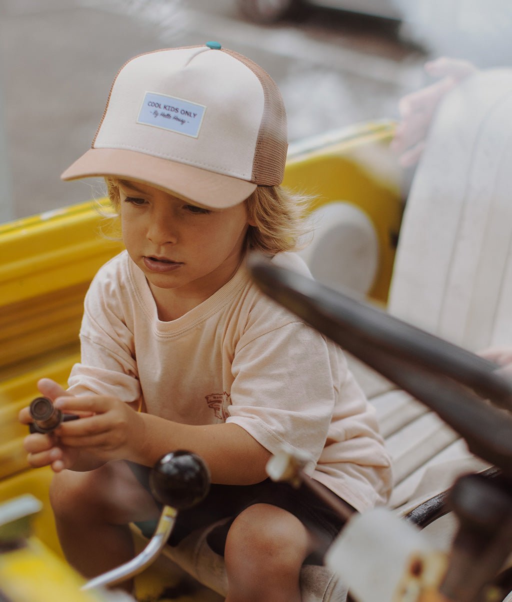 Cappellino per bambini Mini Iced Coffee, stile Trucker, eco-responsabile, certificato Oeko-Tex, da 9 mesi, Cool Kids Only !