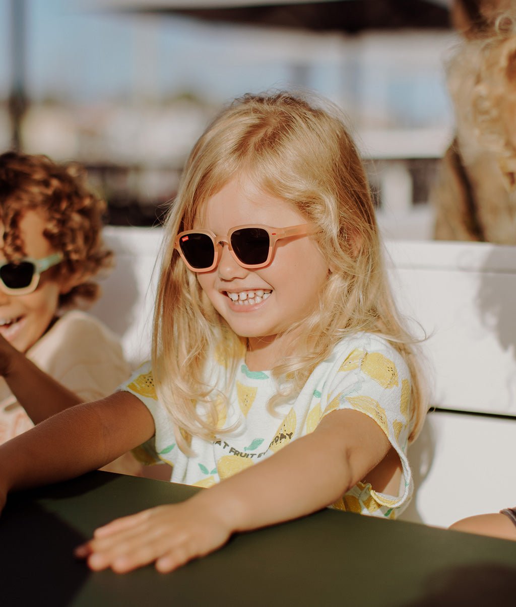 Occhiali da sole bambini Mini Rosy, colorati, lenti categoria 3, UV400, lenti polarizzate, dai 2 anni, Cool Kids Only !
